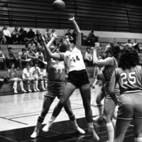 1982 Women's Basketball, EOSC vs. Lewis &amp; Clark, Action 05