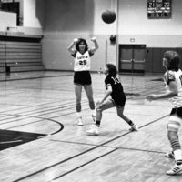 1982 Women's Basketball, EOSC vs. Southern Oregon State College, Action 07