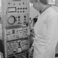 1975 Science, Physics Student 09