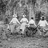 Women in Culottes