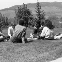 1986 Students, Outdoors in May 07