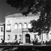 1977 Inlow Hall Entrance 3
