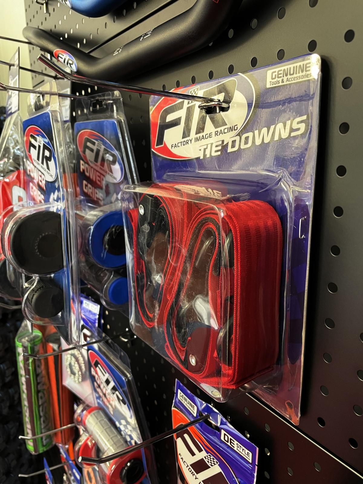 TIE DOWNS 25mm 1" BLACK, 500KG