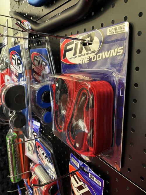 TIE DOWNS 25mm 1″ RED, 500KG