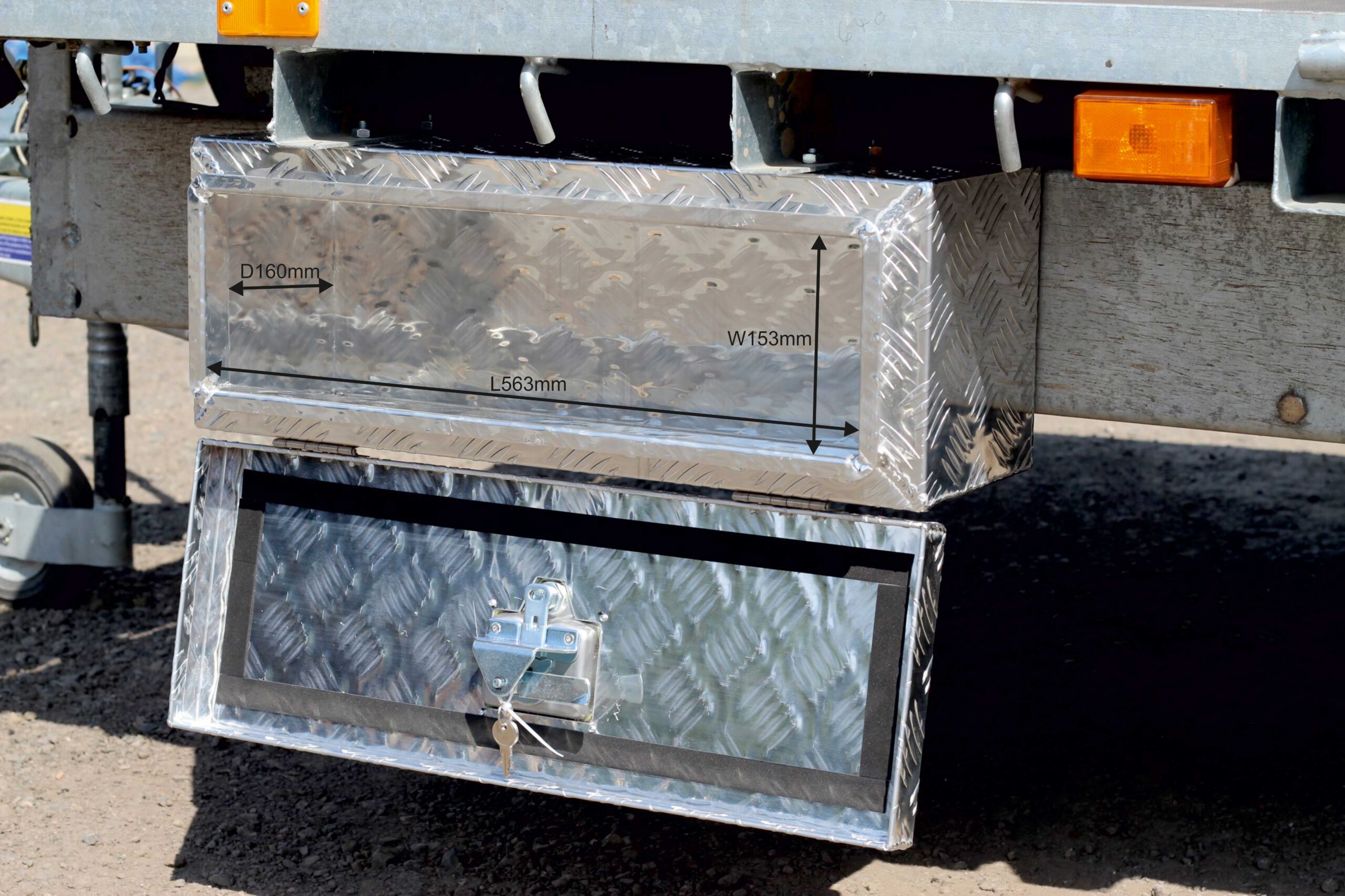 TRAILER STORAGE BOX 35L 640mx230mmx230mm ALUMINIUM CHEQUER PLATE - Image 2