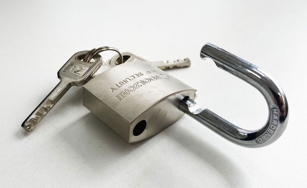 PADLOCK SECURITY 40mm SOLID STEEL WITH 4 KEYS - TOOLZONE KDPLK025 - Image 3