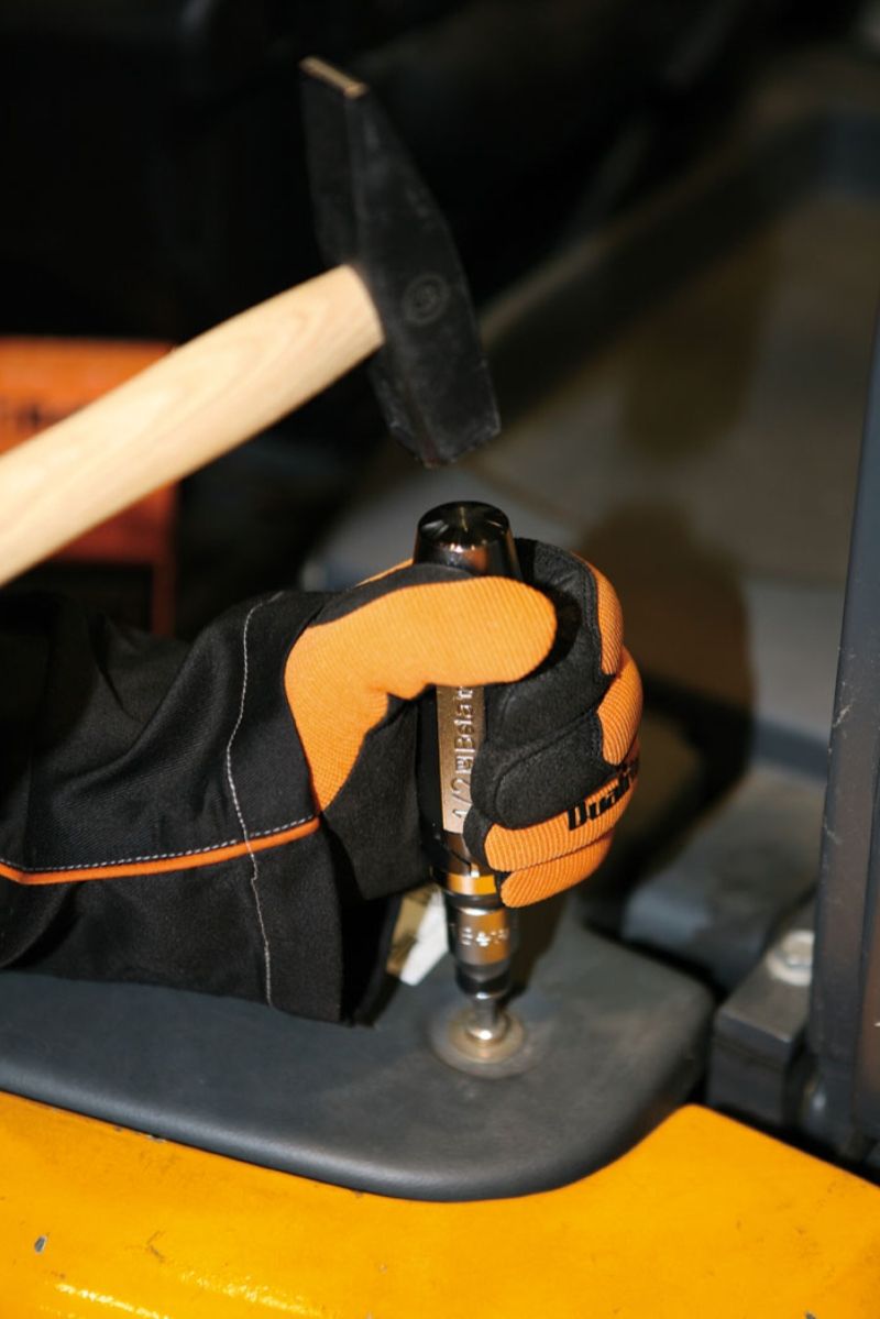 Impact Screwdriver with 14 Insets and Socket Holder - Beta Tools 1295/C14