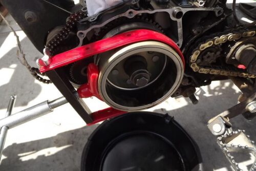 UNIVERSAL FLYWHEEL HOLDER