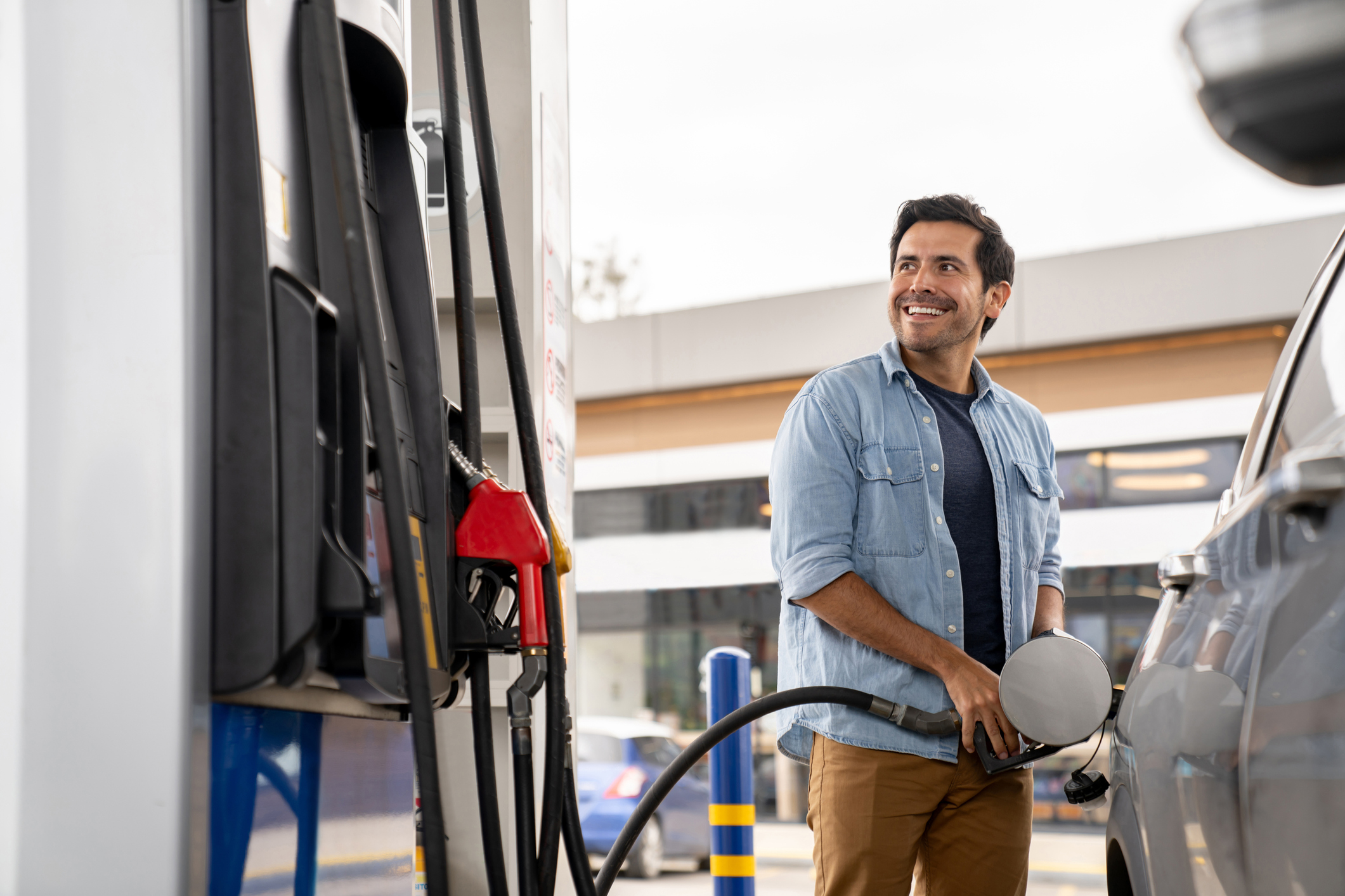 person confidently putting gas