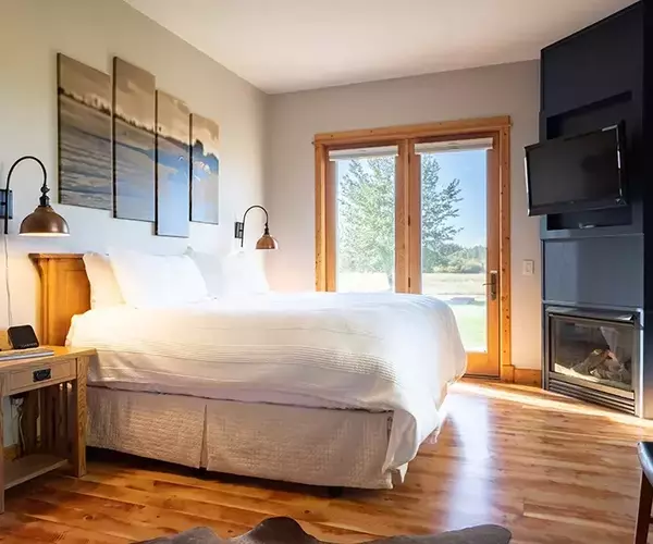 									Bozeman fly fishing lodge grl lower main room
															