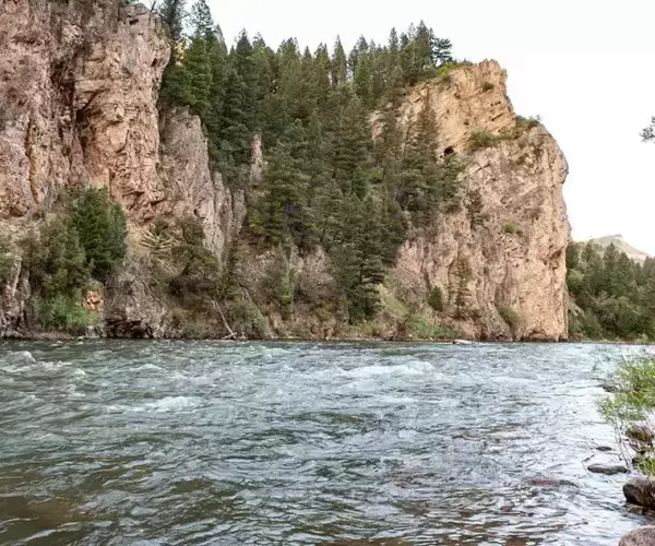 									Gallatin river fly fishing water in gallatin canyon
															