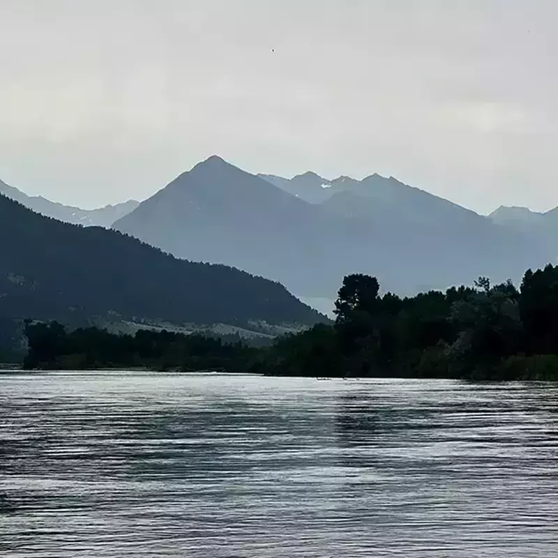 											Lower pradise valley yellowstone river
																						