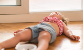 Children's paintings, displayed on a light green wall, are alongside text descriptions. The vibrant artworks include abstract designs and a photo of a child painting. Text describes the creative process.