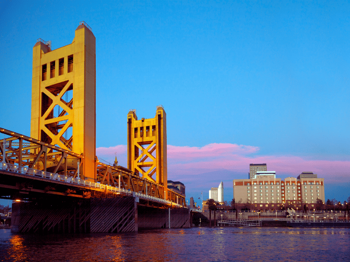 Replacing Dated Combination Window Assemblies in Sacramento Best Exteriors Replacing Dated Combination Window Assemblies in Sacramento