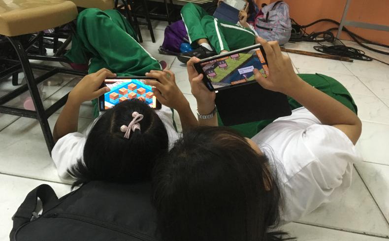 Philippines Tablet Kids.JPG