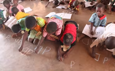 Malawi_Writing the letter d D.JPG
