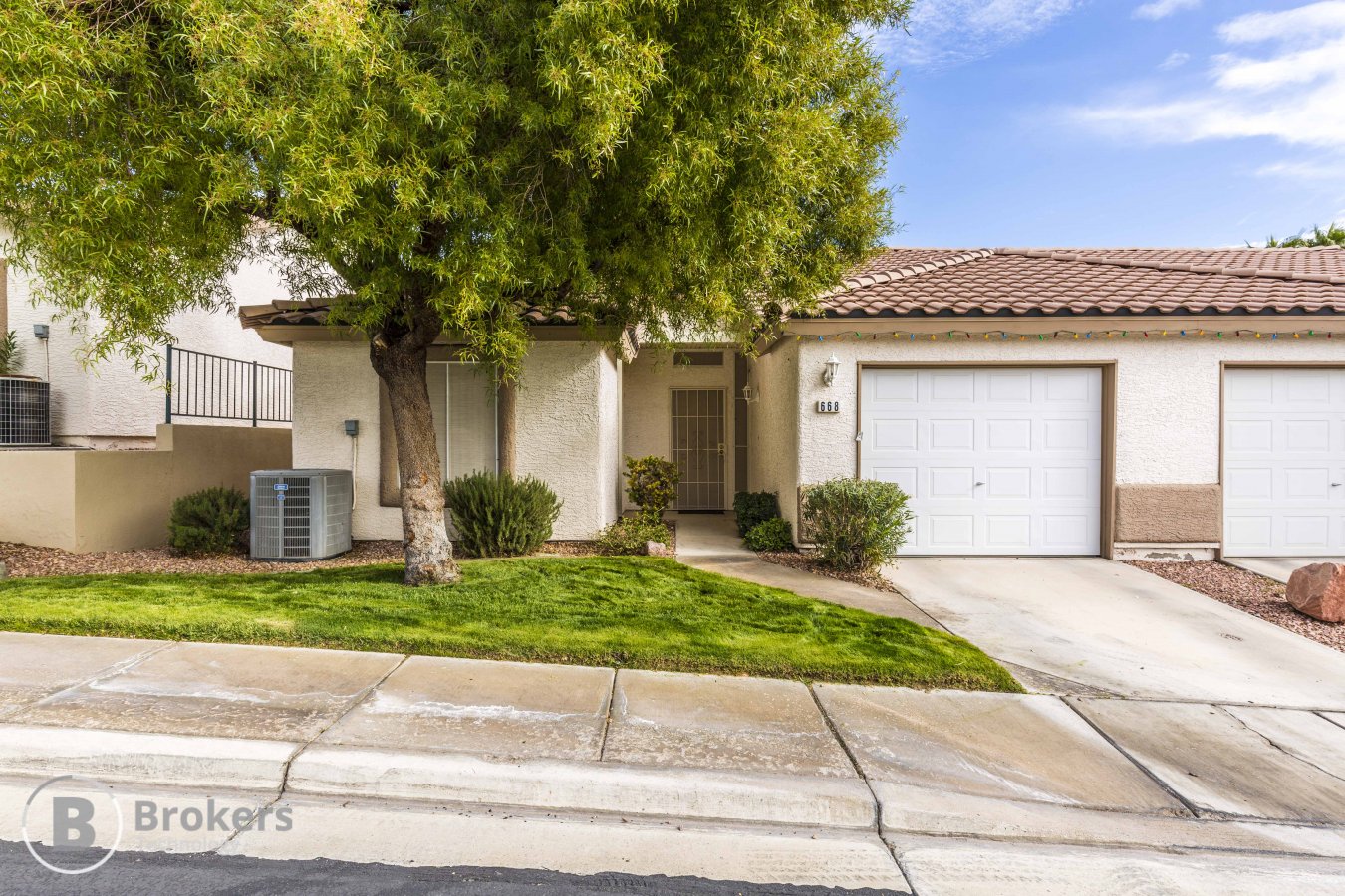 29596 This 2 Bedroom 2 Bath 1 car garage townhome features an open floor plan with a large spacious kitchen. Backyard is fully fenced with a covered patio and a brick wall great for privacy.Mesquite is a premier location to soak up the sun with numerous activities such as our local recreation center, community events, world class golf, and much more!
