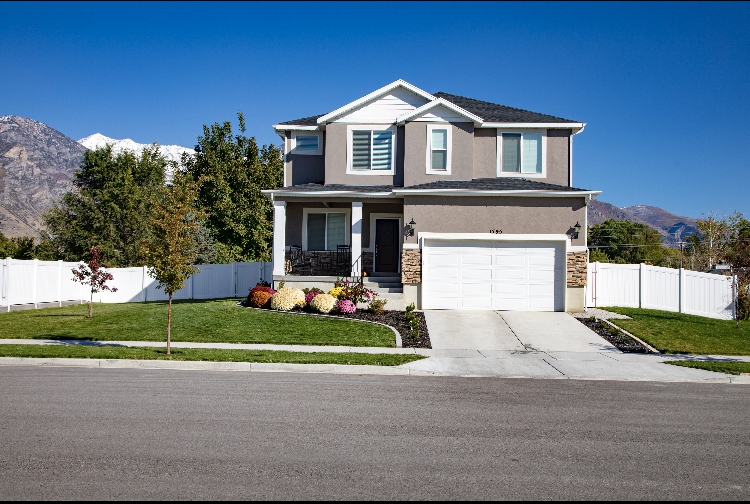30015 This beautiful Provo 2-story, located in the newly developed Osprey Point subdivision, is available and ready for your family to move into and enjoy! From the granite countertops, open feel, light colors or beautiful master bed and bath, you’ll love everything about this terrific family home. The nicely landscaped yard, with its private, fully-fenced backyard, will offer endless opportunity for entertaining, barbecues, and enjoying everything this beautiful area offers. Convenient and quick access to I-15, shopping and entertainment make this home hard to pass up. Come take a look and fall in love with this great community and awesome home!