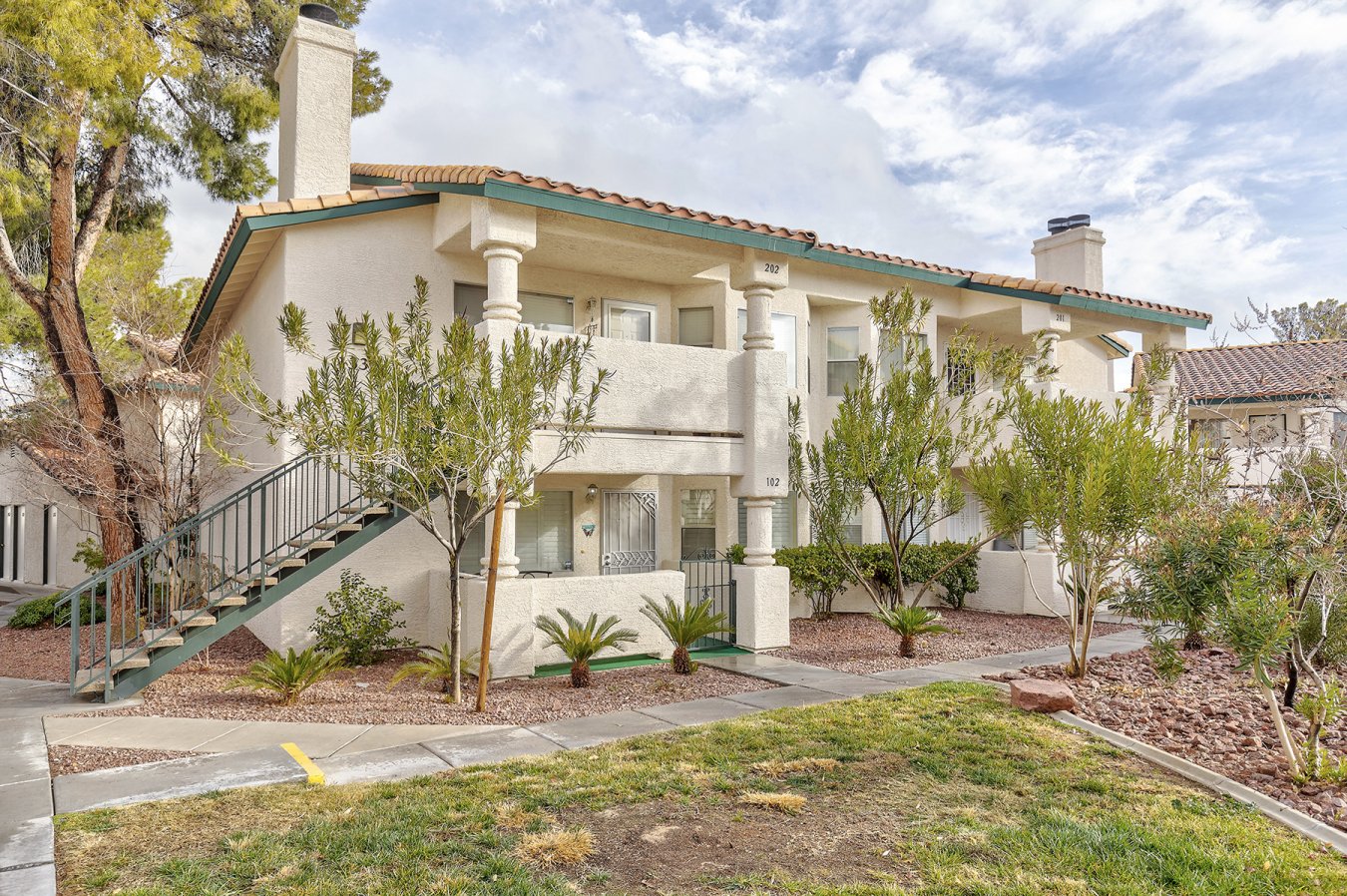 30091 Rare & desirable condo in Summerlin. This quiet adorable upstairs end unit invites you to an amazing living space. Boasting 2 bd/2ba, all new appliances, Laminant Hardwood floors, new carpet and a view overlooking the pool and spa area. This unit is priced way below market value and will go fast. Contact L/A for more details!