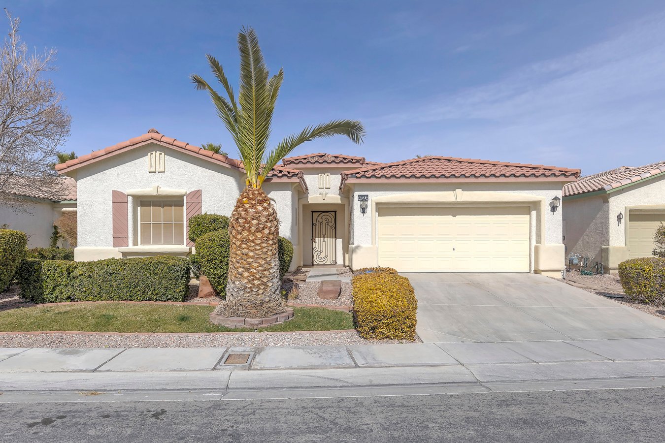 30643 Fantastic large scale single level home sitting in the heart of North Las Vegas awaits a new owner. This open concept home invites you to 3 bedrooms 2 baths, large great room to host your most intimate gatherings, large kitchen with Island, Appliances, ceiling fans through out 18'x18' tile floors, Huge master bedroom with a warm fireplace, Lush green landscaped back yard with a full patio cover. Don't miss out this wont last long!