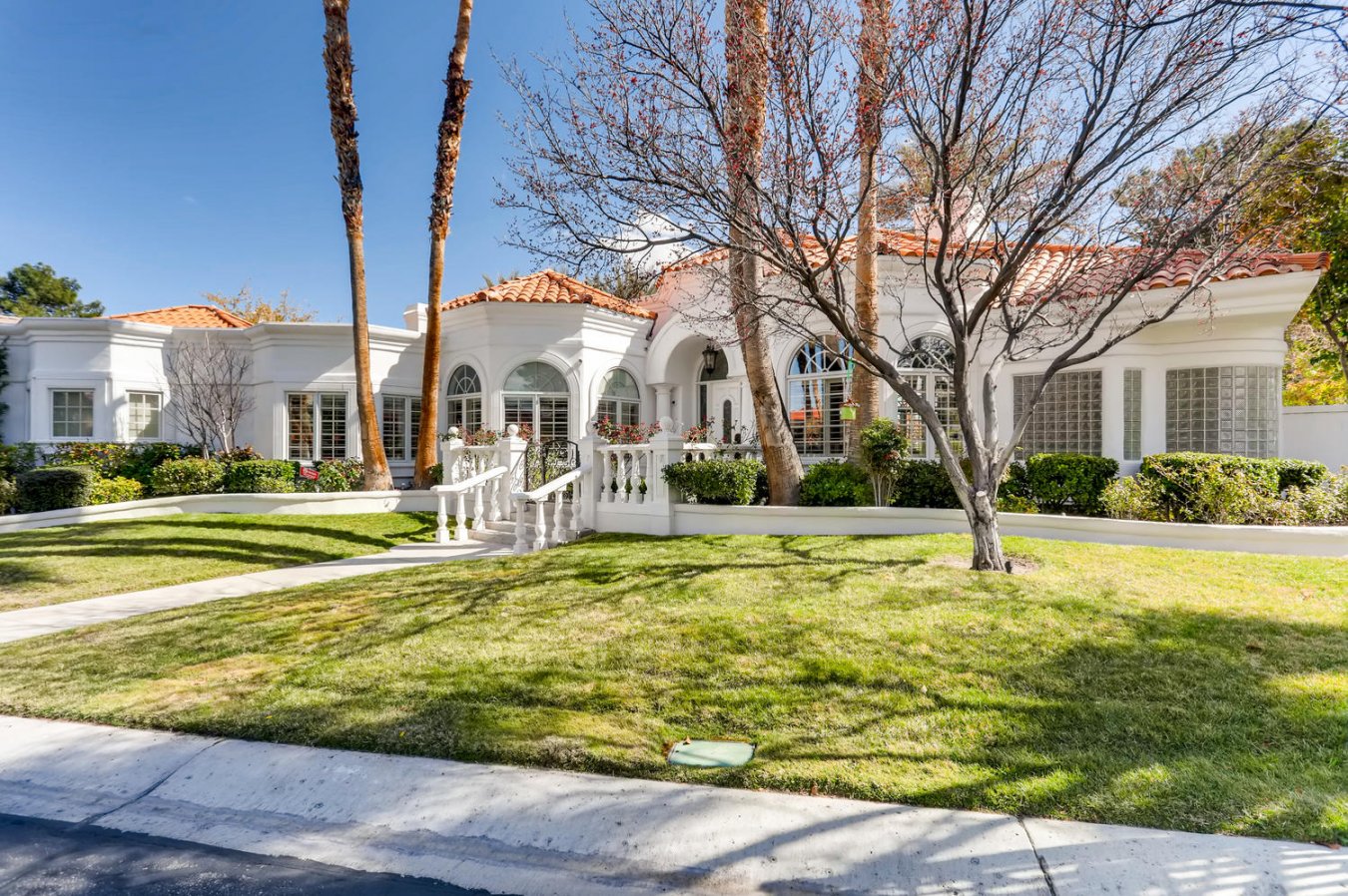 31288 Exquisite double fairway, strip, & mountain views. Architecturally brilliant. Light & airy, two high ceiling turrets over living & family rooms. Gorgeous custom kitchen featuring Viking appliances, granite counter tops, island, & butlers pantry. Spacious wet bar for entertaining, three custom fireplaces, marble flooring, pool/spa, covered patio, & built-in barbecue for outdoors.