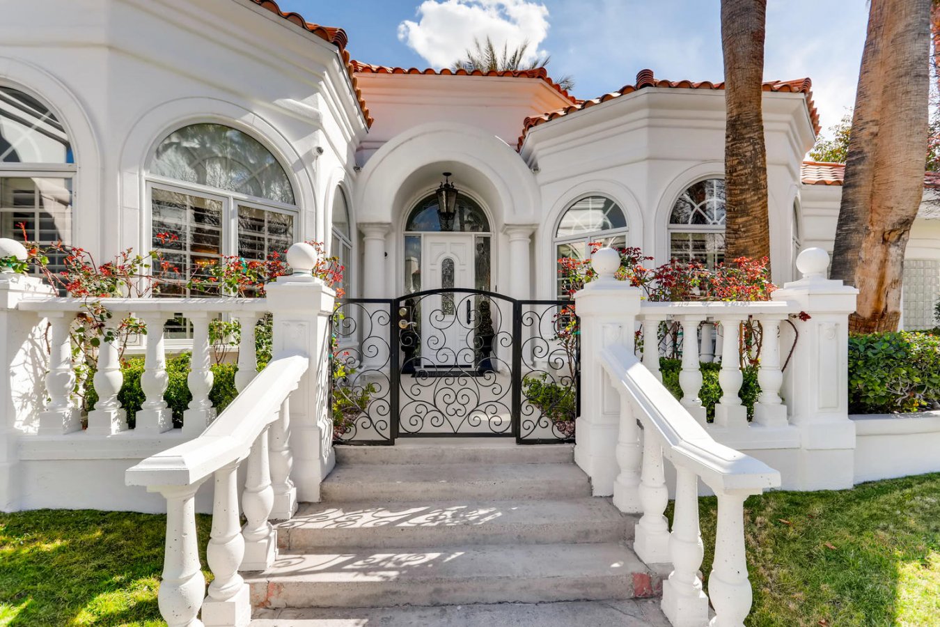 8705 Canyon View Drive