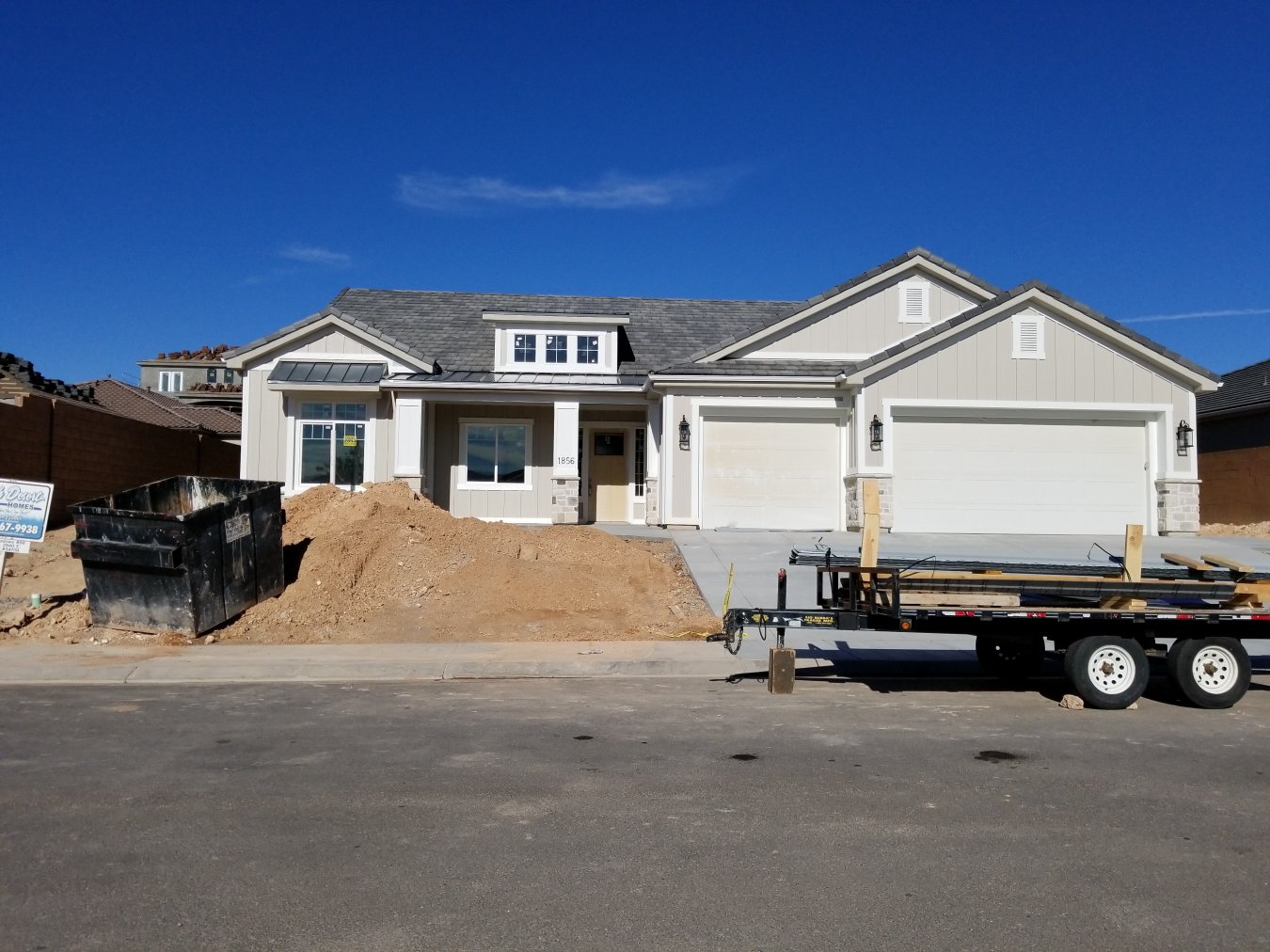32246 Stunning new construction with Craftsman Finishes by High Desert Homes. Single level living with two family rooms, a pool bath, huge master closet, a deep back yard and in a great neighborhood close to schools. Block wall on three sides. Don't miss this one. Owner/Agent