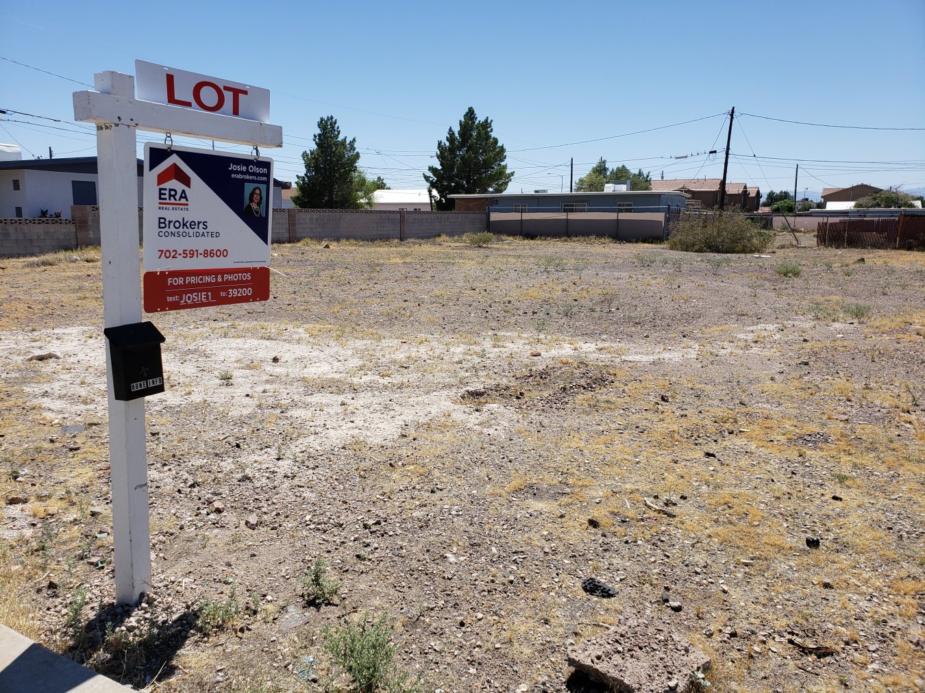32711 GREAT BUILDING LOT, CHECK OUT THE SIZE, APPROX. 1/3 ACRE. (138 x 84) BUYER WILL HAVE TO VERIFY UTILITY LOCATIONS AND COST TO HOOK UP ALL UTILITIES. QUIET NEIGHBORHOOD, CLOSE TO SHOPPING PARK, SCHOOL, AND MORE! CHECK WITH CITY OF HENDERSON FOR BUILDING PERMIT INFORMATION. Level lot, block wall on two sides. Multi-family zoning.