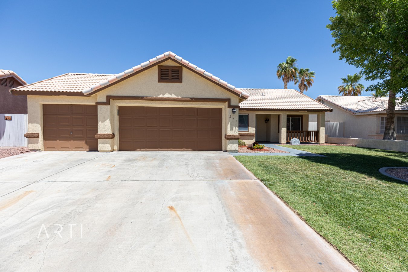 33723 Truly a must see! No Homeowners Association �