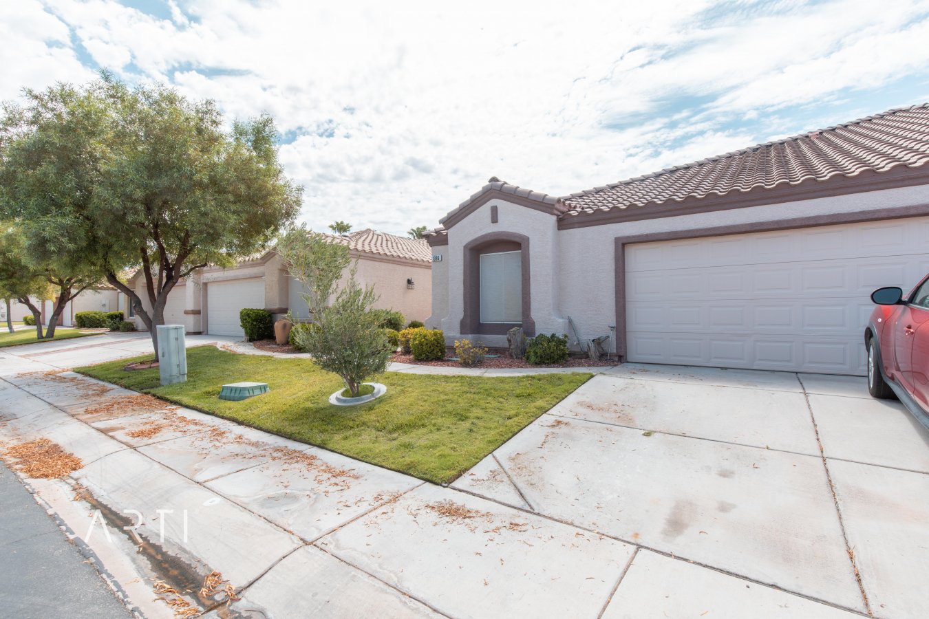33912 This home was remodeled just over a year ago. New flooring, paint, counter tops,and appliances. Open floor plan offers Master bedroom with large walk-in closet, bath with double sinks and shower. Second bedroom and den on opposite side of home. Nice private backyard with cover patio. 2 swimming pool in complex plus discounts at Casa Blanca.