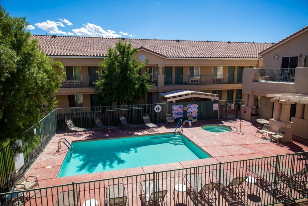 34147 Lower level unit with 1 bedroom. Pool and laundry on site. Walking distance to Casa.