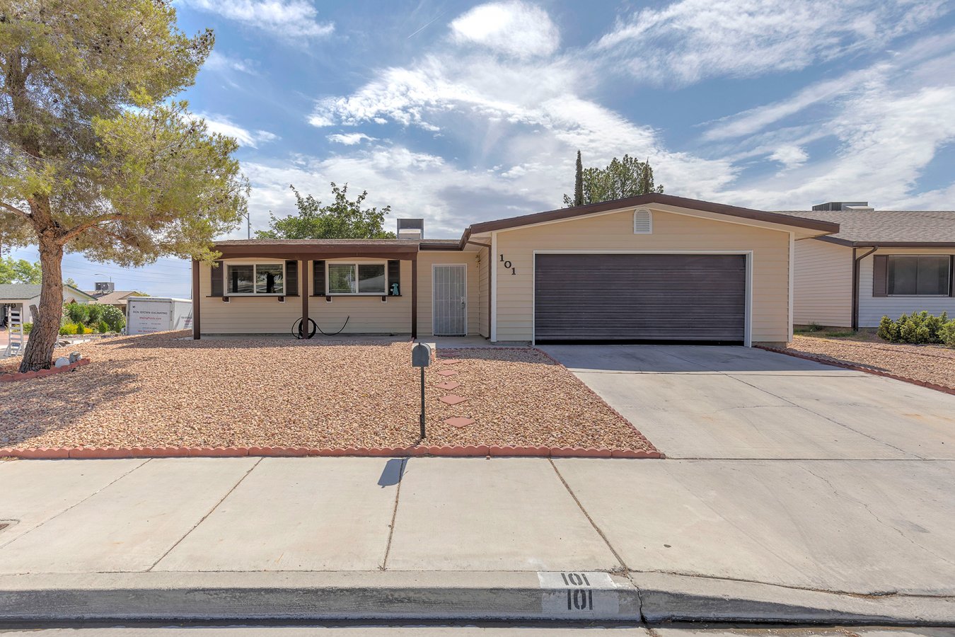 34470 INCREDIBLE FIND!!! SINGLE STORY HOME - POPULAR SPROUL OTTOWA MODEL WITH TWO-YEAR-OLD ROOF, PATIO COVER AND DUAL PANE WINDOWS. MATURE NEIGHBORHOOD. NEW SHOWER SURROUND IN MASTER. NO HOA, NO LIDS, NO SIDS. CEILING FANS WITH LIGHTING PACKAGES ABOUND. WOOD-BURNING DUAL FIREPLACE. CERAMIC TILE AND MARBLE THROUGHOUT. EASY ACCESS TO SUMMERLIN PARKWAY. CONVENIENT TO BOCA PARK AND TRADER JOE'S, BAGEL CAFE AND LOWE'S. PRICED RIGHT FOR QUICK SALE.