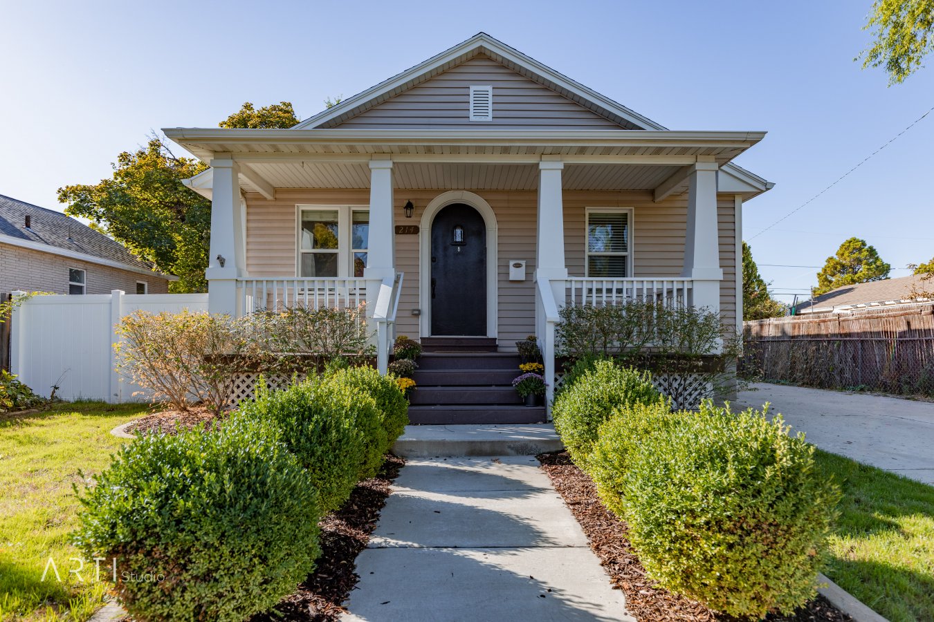 35085 *PRICE IMPROVEMENT!*Recently remodeled turn-key home, with a full finished basement, and fenced yard. Newer roof, plumbing and electrical. Custom finishes with the granite, tile and hardwood! Covered front porch and move-in ready!
