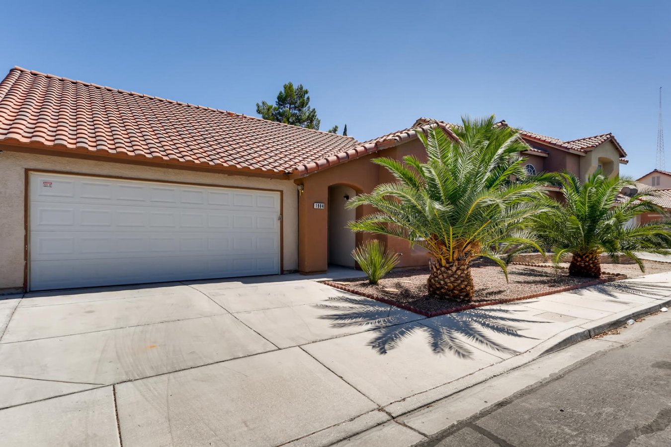 36237 Adorable 1 Story Home with 2 Bedrooms, 2 Full Baths and nice Size Backyard! This home has an open concept floor plan that features Brand New Carpet and Tiles through-out with Living/Formal Dining Room Combo and Breakfast Nook Area. You won't be disappointed! Hurry before its gone!