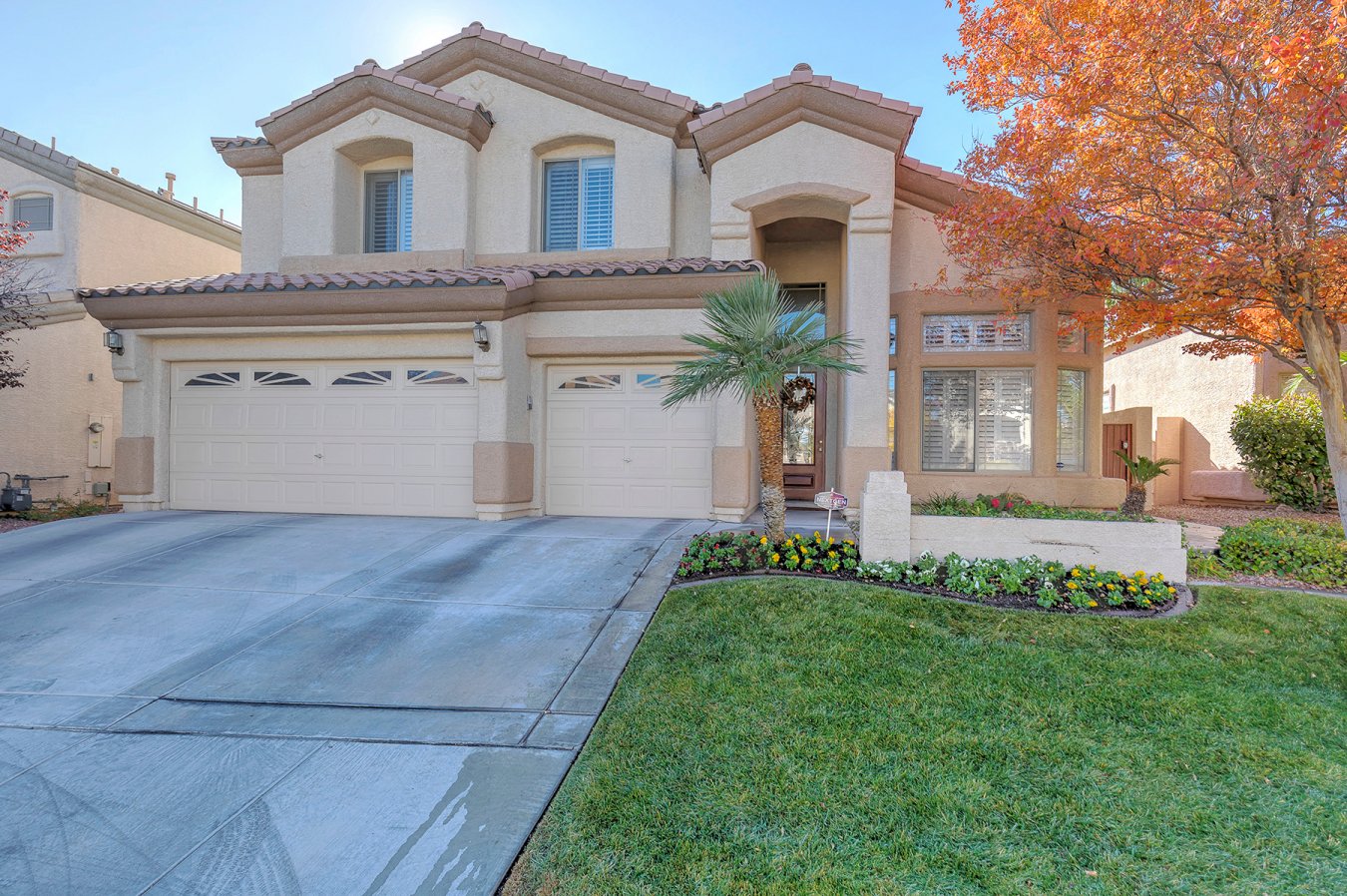 Don't wait, or it will be SOLD! Shows like no one has lived there! Major remodel and super location. Close to
Downtown Summerlin!