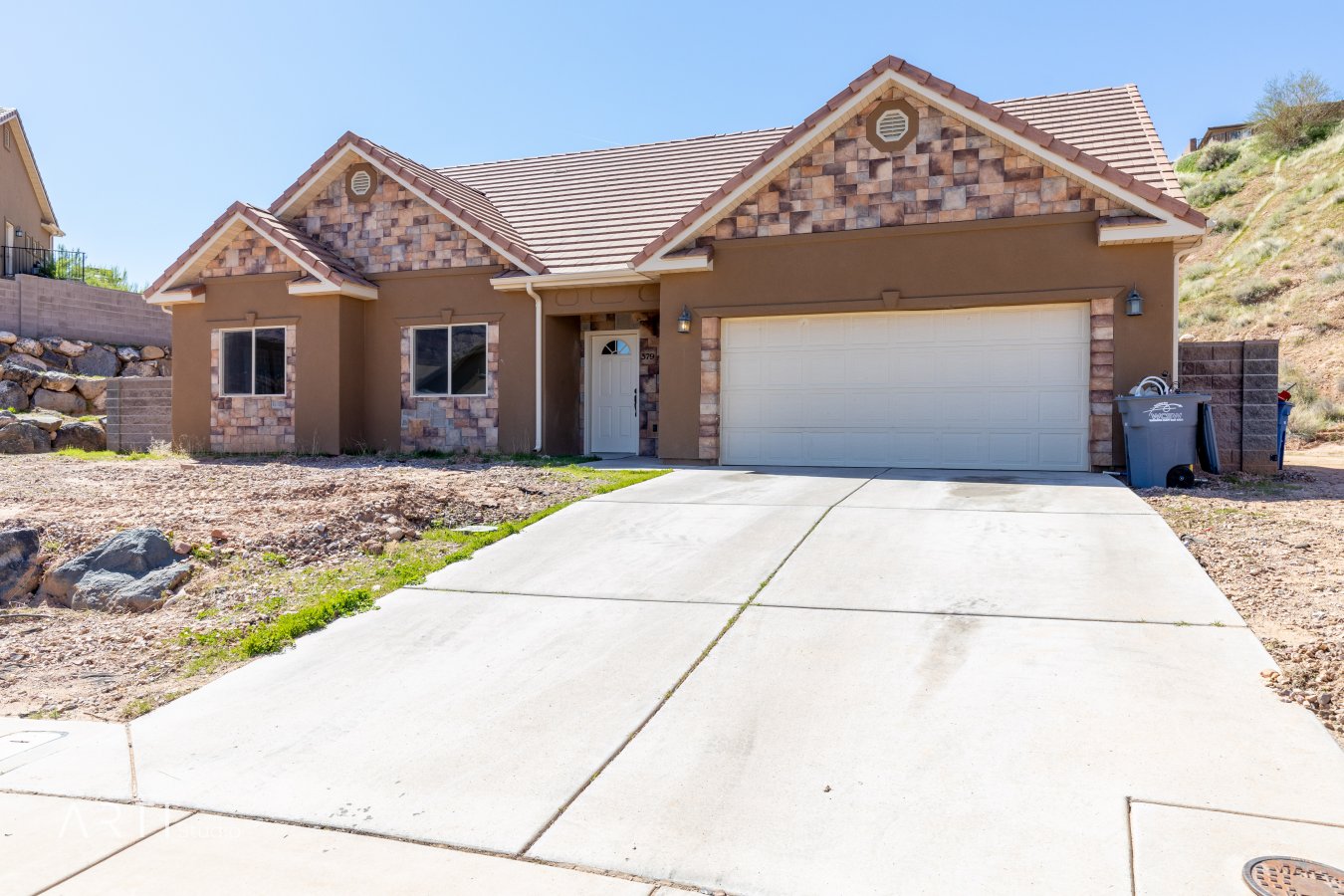 38707 The perfect house to start. 800 ft.² upstairs unfinished that you could put a beautiful master and two more bedrooms or a large great room. Massive back yard big enough to put pool and so much more! New paint and carpets. When up stairs in finished it will be about 2400