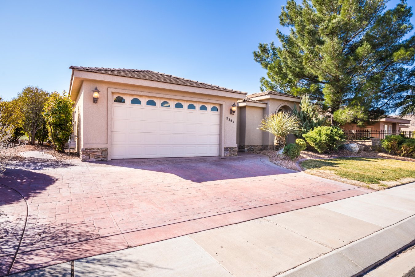39154 If you enjoy golf and entertaining look no further. This fantastic, spacious home with a detached casita is located in Sky Mountain Golf Estates and perfectly situated on the 13th fairway with magnificent views. Featuring 3 nicely sized bedrooms, 3 full baths, 2 living spaces, and a large kitchen with stainless steel appliances, including a Viking stove! Tons of windows let in natural light making this home bright and airy. Step out the front door and across the private courtyard to find your way to the separate Casita, perfect for guests.
Association amenities include Clubhouse with working kitchen, pool & spa, and a private gym.