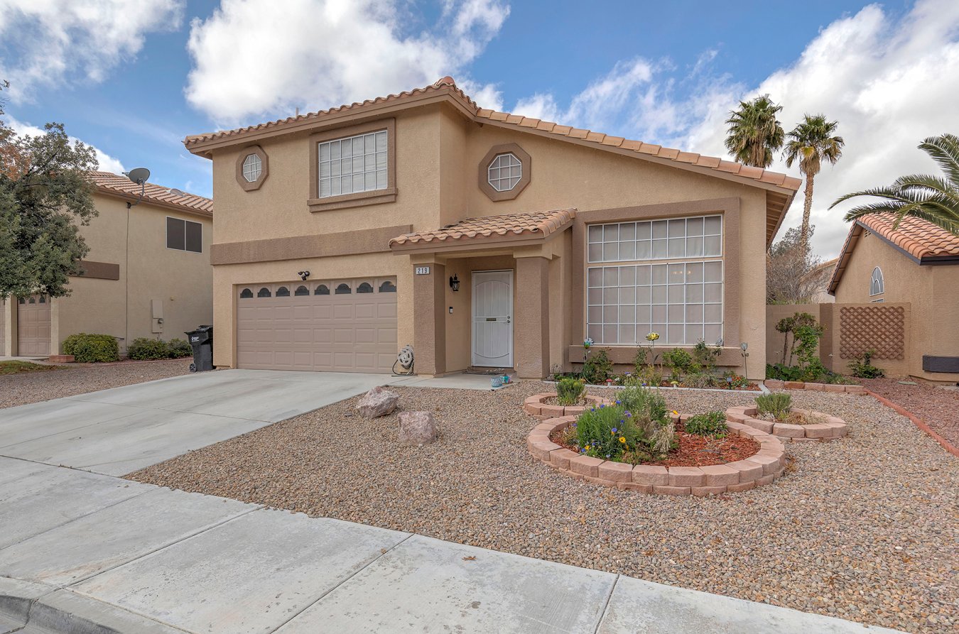 39475 Great location~ no HOA~ RV parking~ large yard~ New flooring~ Vaulted ceilings~ This home has it all! 4 bedrooms & 3 full bathrooms with plenty of space for everyone! All appliances included, and the stove has a double oven! Two sliders out to the beautiful green back yard! Upstairs you'll find a large master retreat with walk-in closet, and 2 bedrooms that share a jack 'n jill bath. Check out the 3D virtual tour! https://my.matterport.com/show/?m=aBAS9C9rTUW