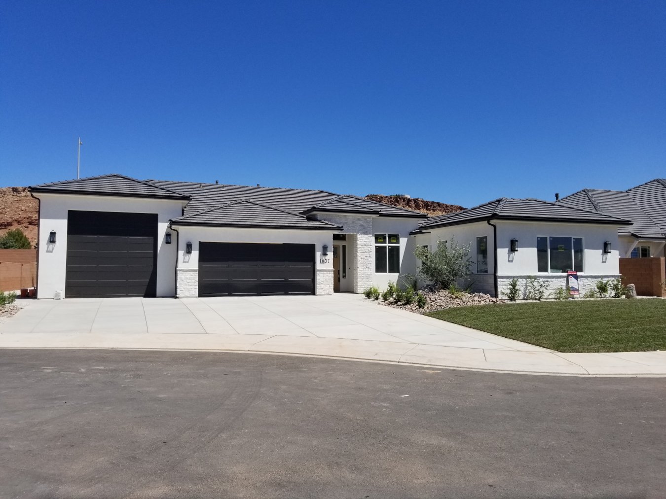 39560 Beautiful single story in the Ventana Ridge Neighborhood with 10 foot ceilings and lots of detail. Open floor plan with large rooms and a huge pantry. RV garage (Opening is 12' high and 11'8