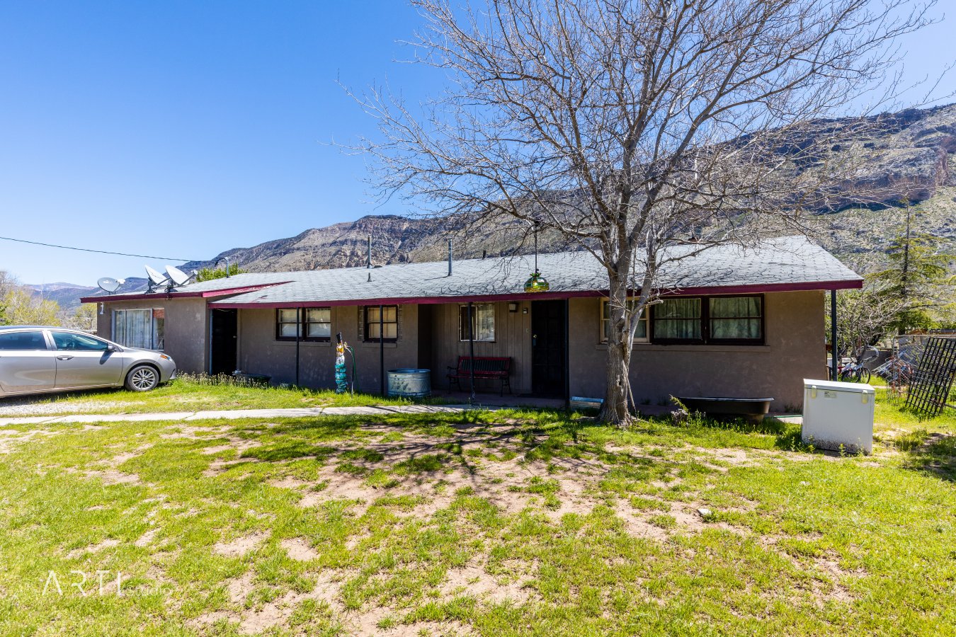 39806 Absolutely beautiful views on just over an acre will allow you to get to have animals and your own space to grow on. The weather is always about 10° cooler than Saint George and About 10° warmer than Cedar. This cute little place is ready for you to put your finishing touches on it. This property has enough room for 3 large animals!