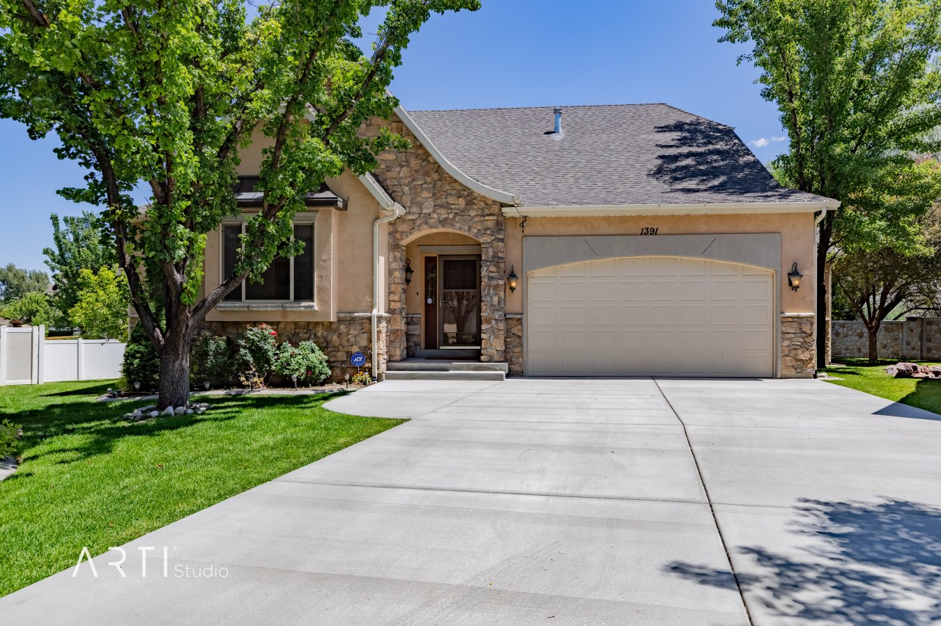 1391 E Farm Hill Dr
