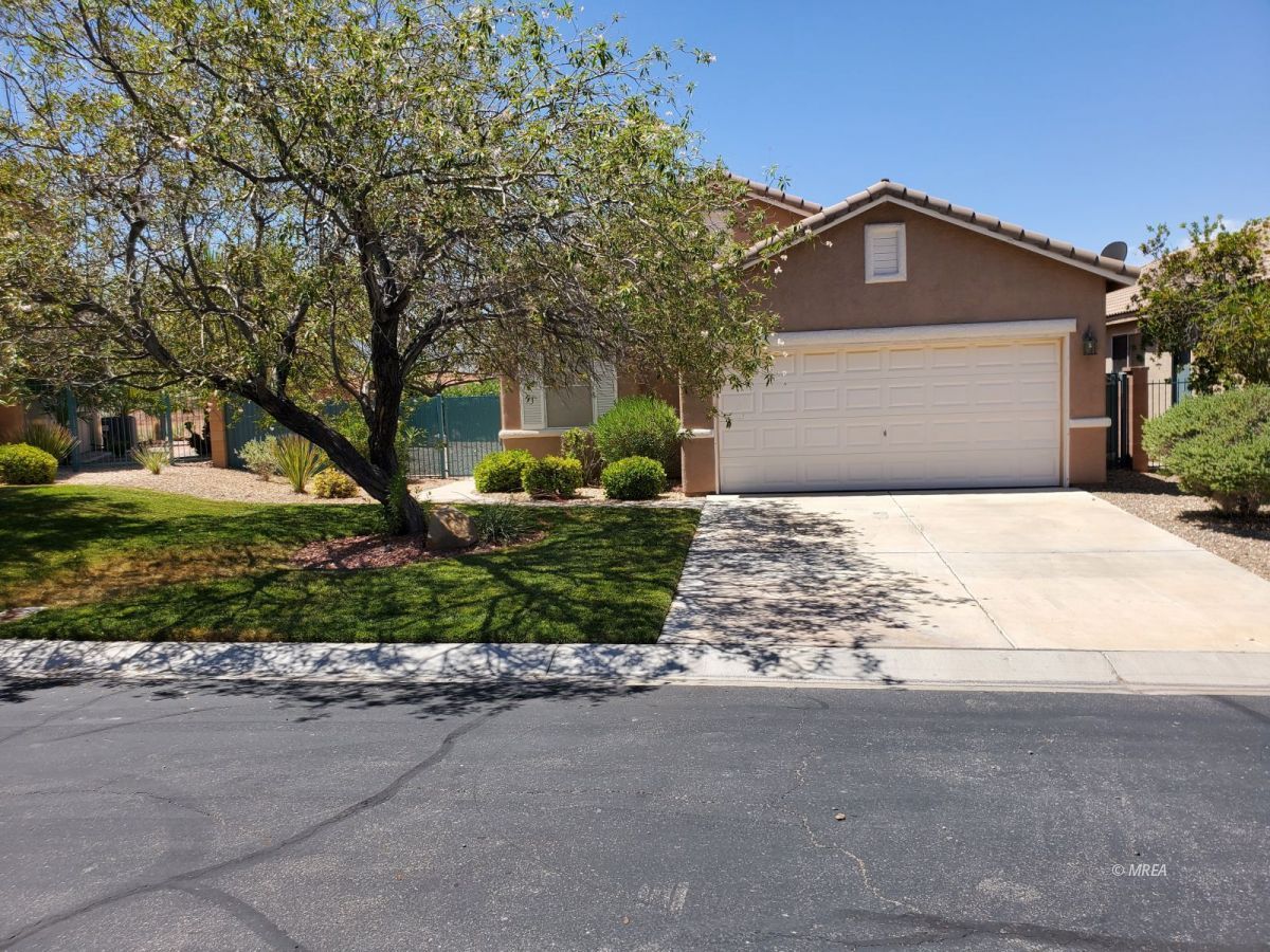 42239 This home is a 2 bedroom with a Den. The Den can be easily be turned into a bedroom, by adding a closet and doors. Also it is in the Mesquite Vistas so you have access to the Club house and pool on the corner of Oasis and Palmer.