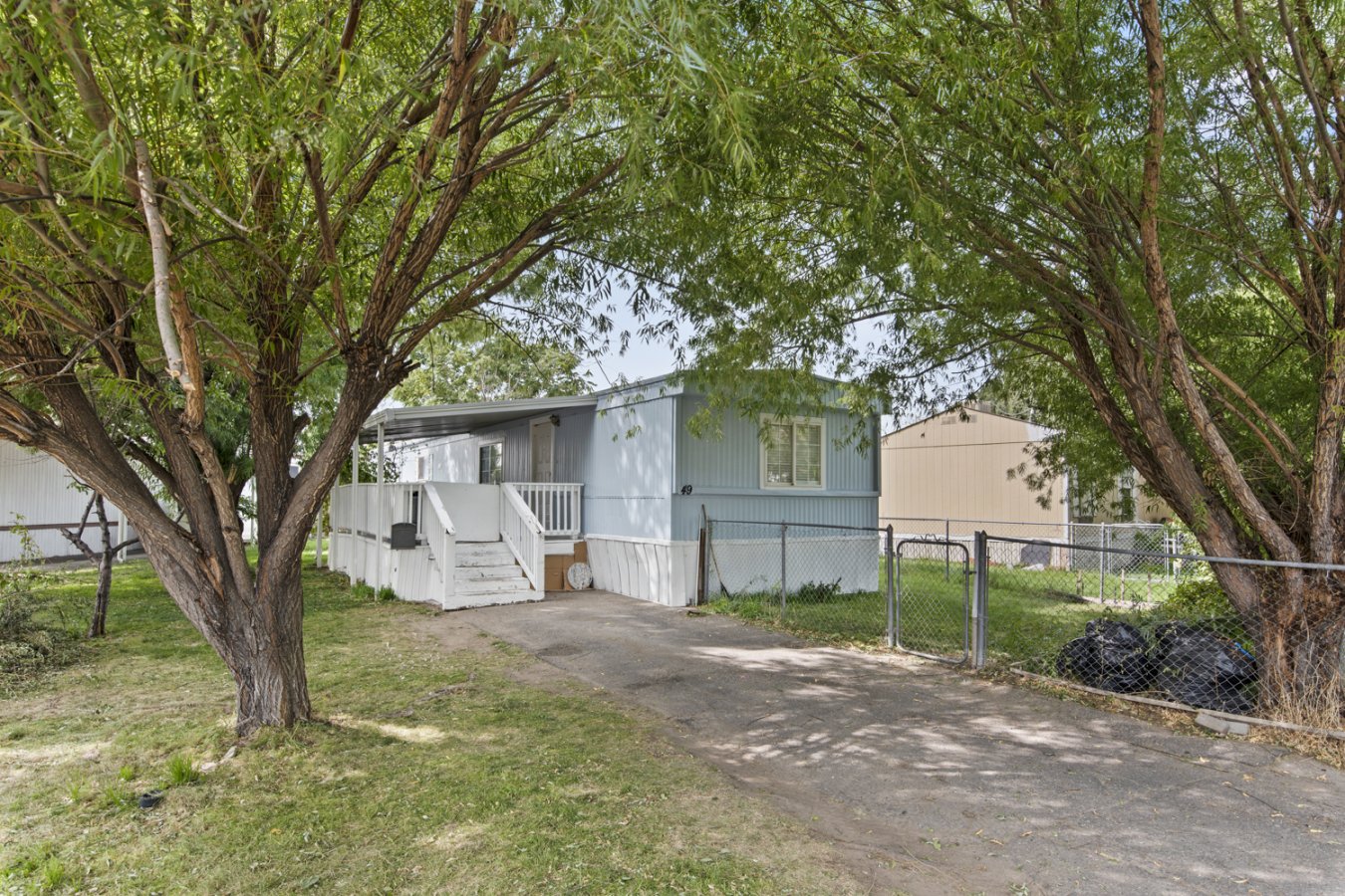 43106 Nice floor plan with 3 good sized bedrooms and nice flooring.Huge carport space that could possibly hold 2 cars. Shed stays with the sale. HOA includes pool, clubhouse, and park area.