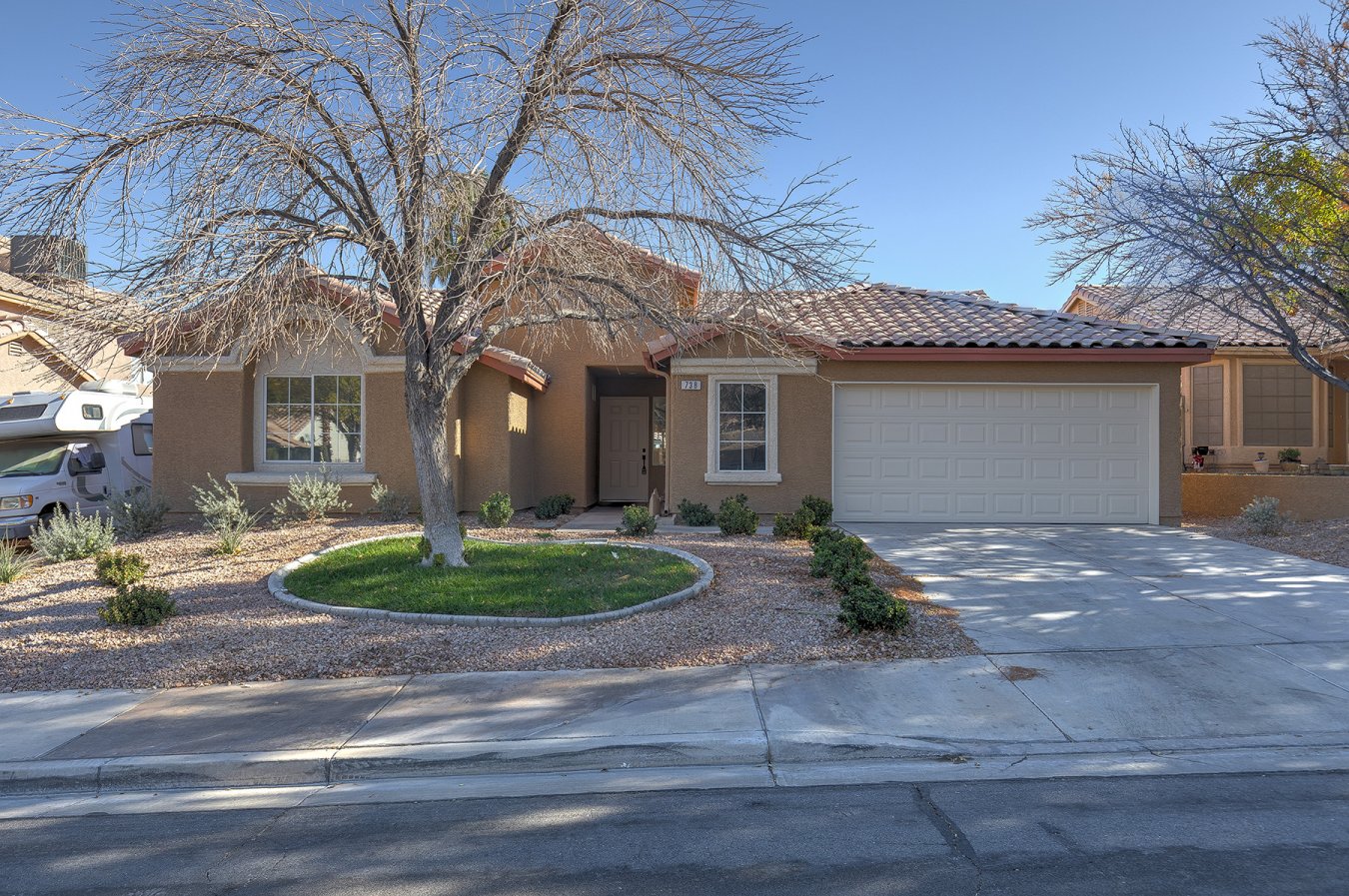 44471 Gorgeous, remodeled SINGLE STORY home located near shopping and freeway access with NO HOA. 3 Bedroom/2 Bath Popular OPEN CONCEPT FLOOR PLAN with new flooring throughout & new Modern Light Fixtures in all rooms. Kitchen features White Shaker Cabinets, Quartz counter tops & new Stainless Steel appliances. Nice size backyard with huge covered patio and brand new garage door. This home is a must see!