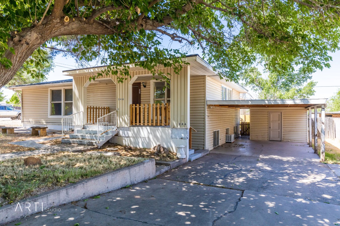 45015 La Verkin duplex recently partially remodeled including new roof, new carpet , new paint, new cabinets, new counter tops etc. Great location especially for those that work in the area. 3 bed 2 bath on each floor with 1440 sq ft on each level. Large open rooms, close to Zion National Park. Great fixer upper for you or your handy man!