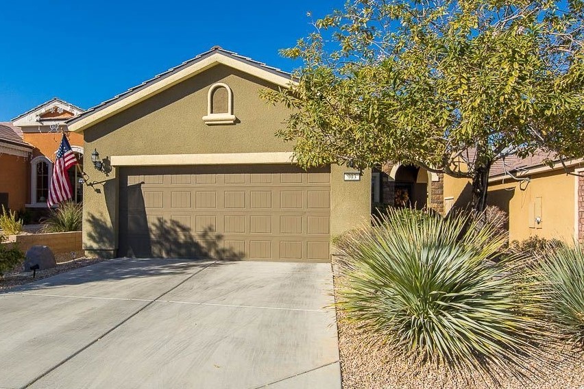 46717 Well maintained Daisy model in Frontier Pass. Large lot with privacy! Gorgeous landscaped back yard that has a new sprinkler system and 2 lime trees. Upgraded appliances that are only 2 years old. Crown modeling throughout and neutral paint colors. Kitchen has granite counter tops and breakfast nook with mountain views. Extra cabinets in laundry room and garage.