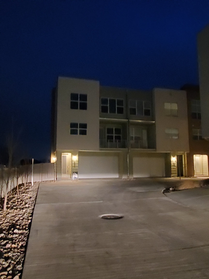 46927 Beautiful Townhome, large kitchen with quartz countertops that is open to the spacious family room. two-car garage. easy access to freeway and walking distances to many restaurants. Vacant.