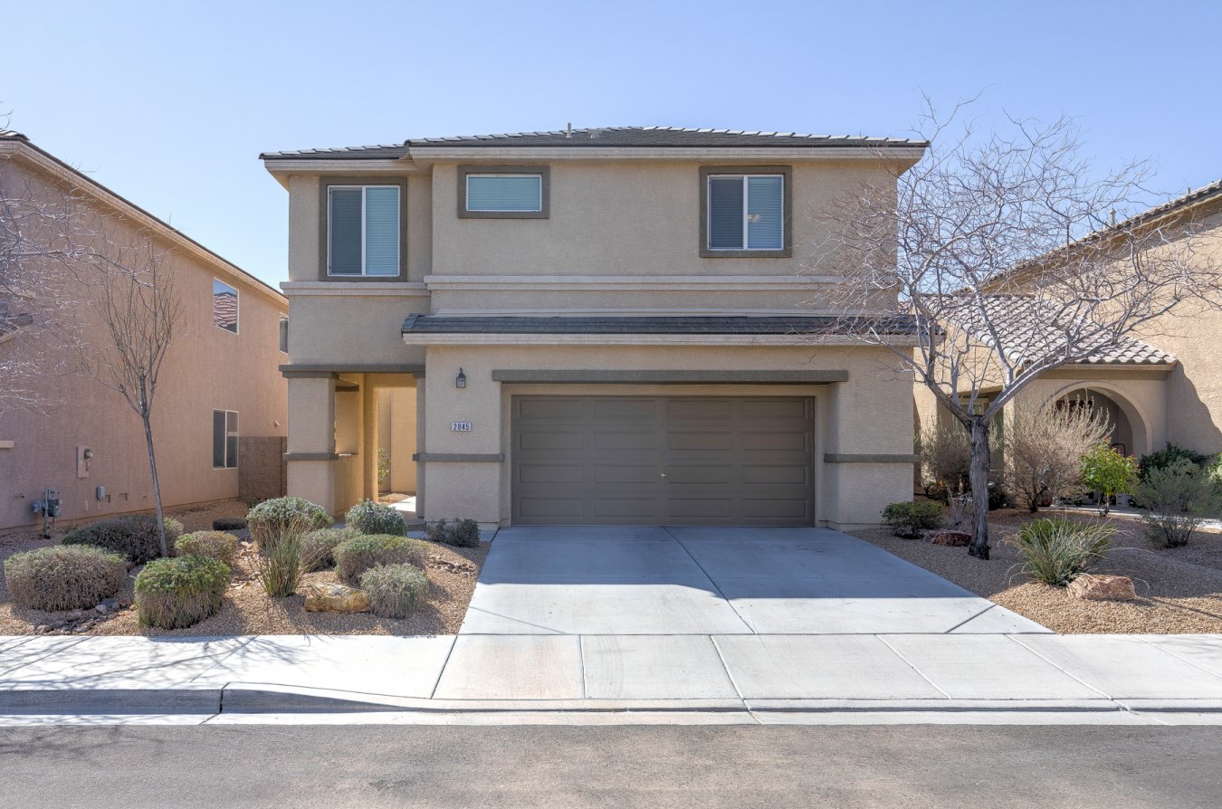 Great Home in Anthem Highlands, 2 story, 2090 Sq Ft, 3 bed, 3 bath, plus Large Loft, 2 car garage, Ceiling Fans, Water softener, Fridge, Washer, Dryer, Pantry, Jack and Jill bathroom between 2nd & 3rd Bedrooms, New Carpet, Ready to move in