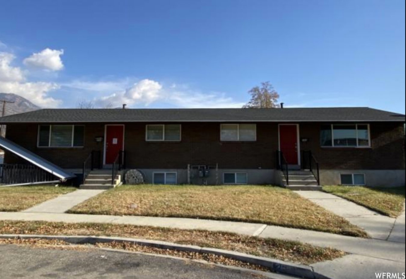 48023 This turnkey duplex has been fully renovated, is in great shape and has never had a problem finding renters. Unit 1
(266) just renewed their contract April 1st. Unit 2 (268) is up August 24th but the renters have expressed a desire to
renew the contract in May for another year. There is plenty of parking. This is a great investment property.