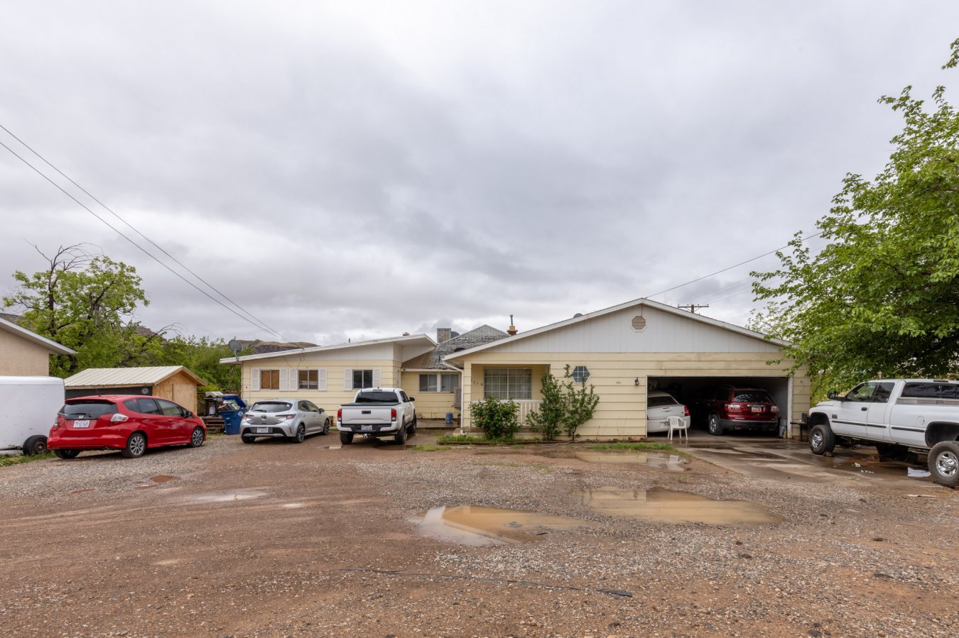 Wonderful investment opportunity in the heart of Hurricane! This fourplex will not last! Buy it as an investment or live in one unit and get your mortgage taken care of by the other units! Tenant occupied. Call listing agent today for a showing.
